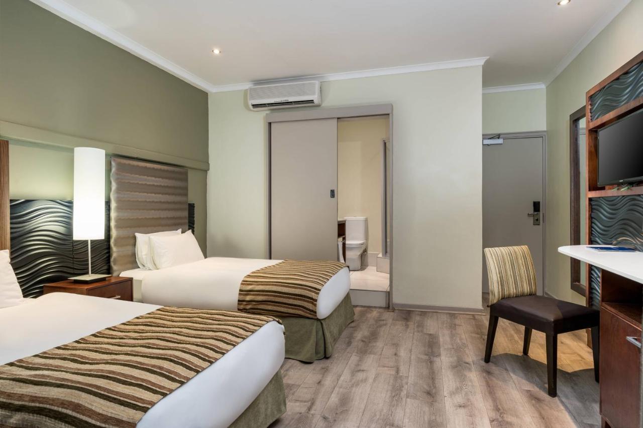 Protea Hotel By Marriott Upington Esterno foto