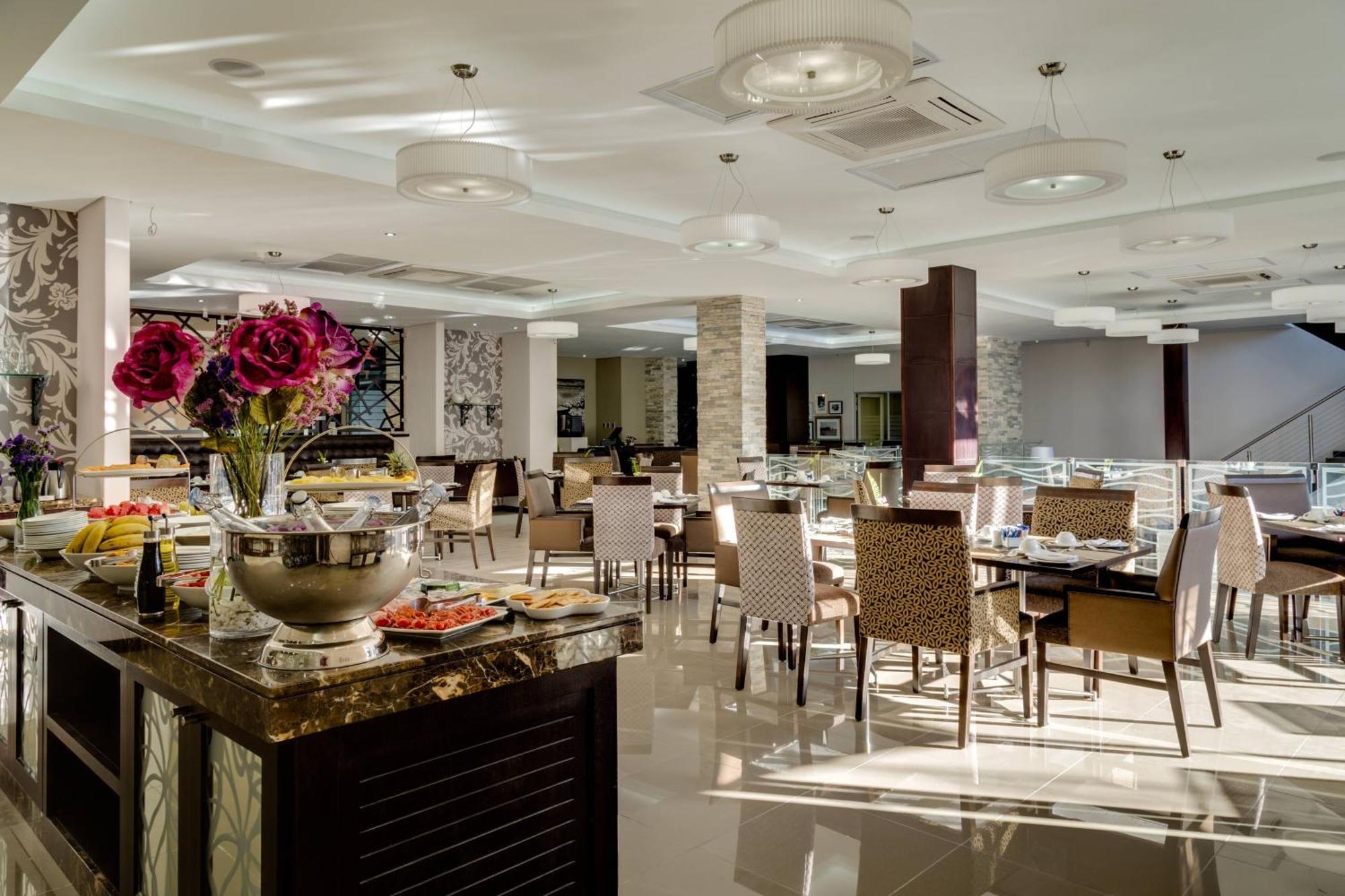 Protea Hotel By Marriott Upington Esterno foto