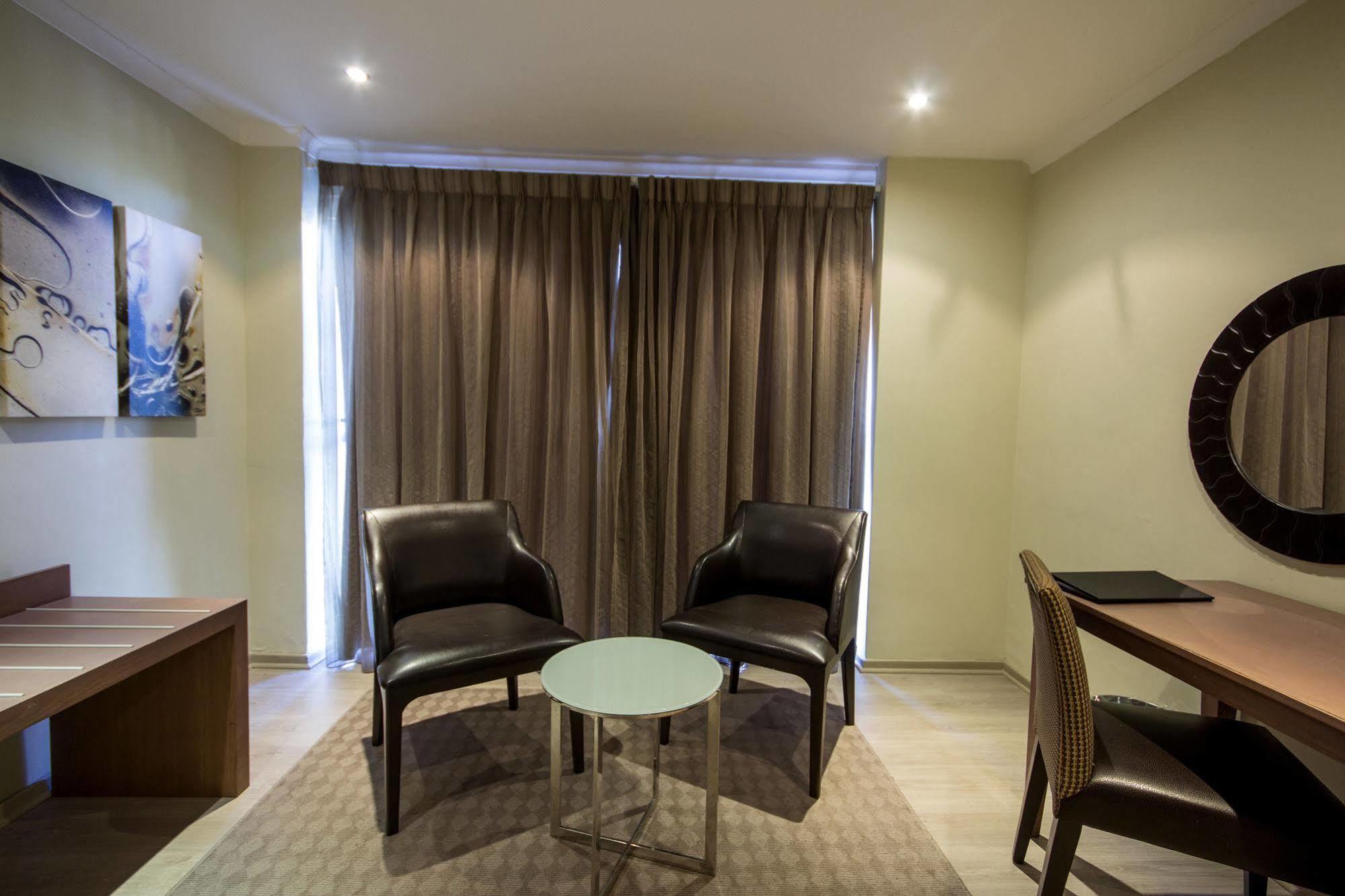 Protea Hotel By Marriott Upington Esterno foto