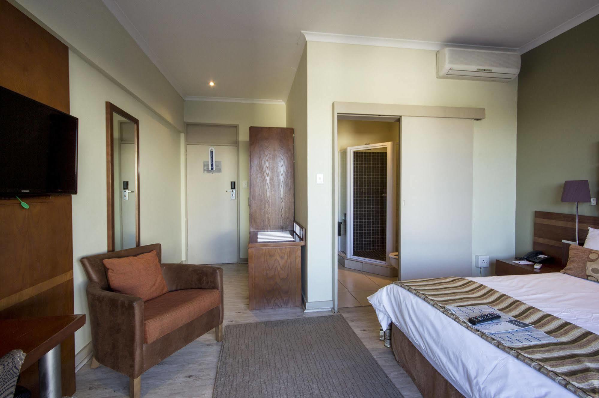 Protea Hotel By Marriott Upington Esterno foto